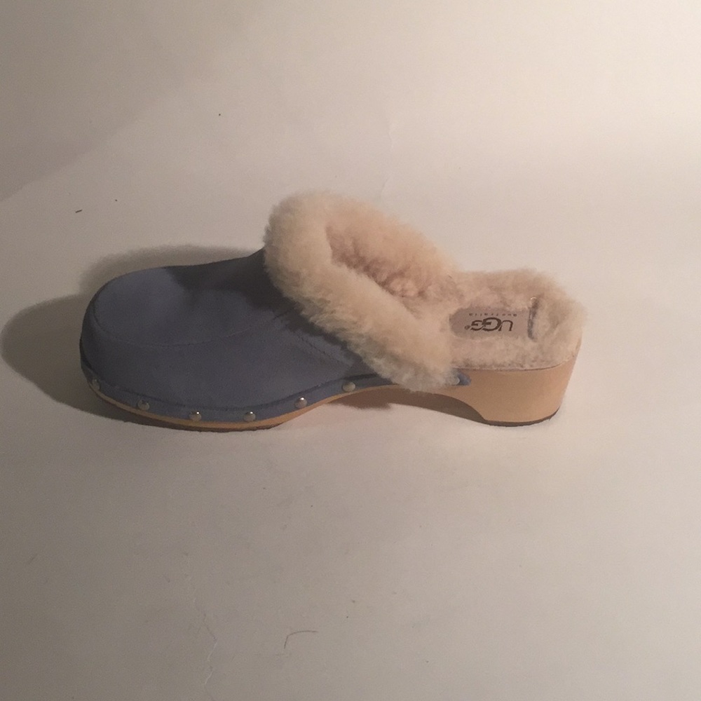 SOLD. Almost New Ugg Clog - Picture 3 of 9